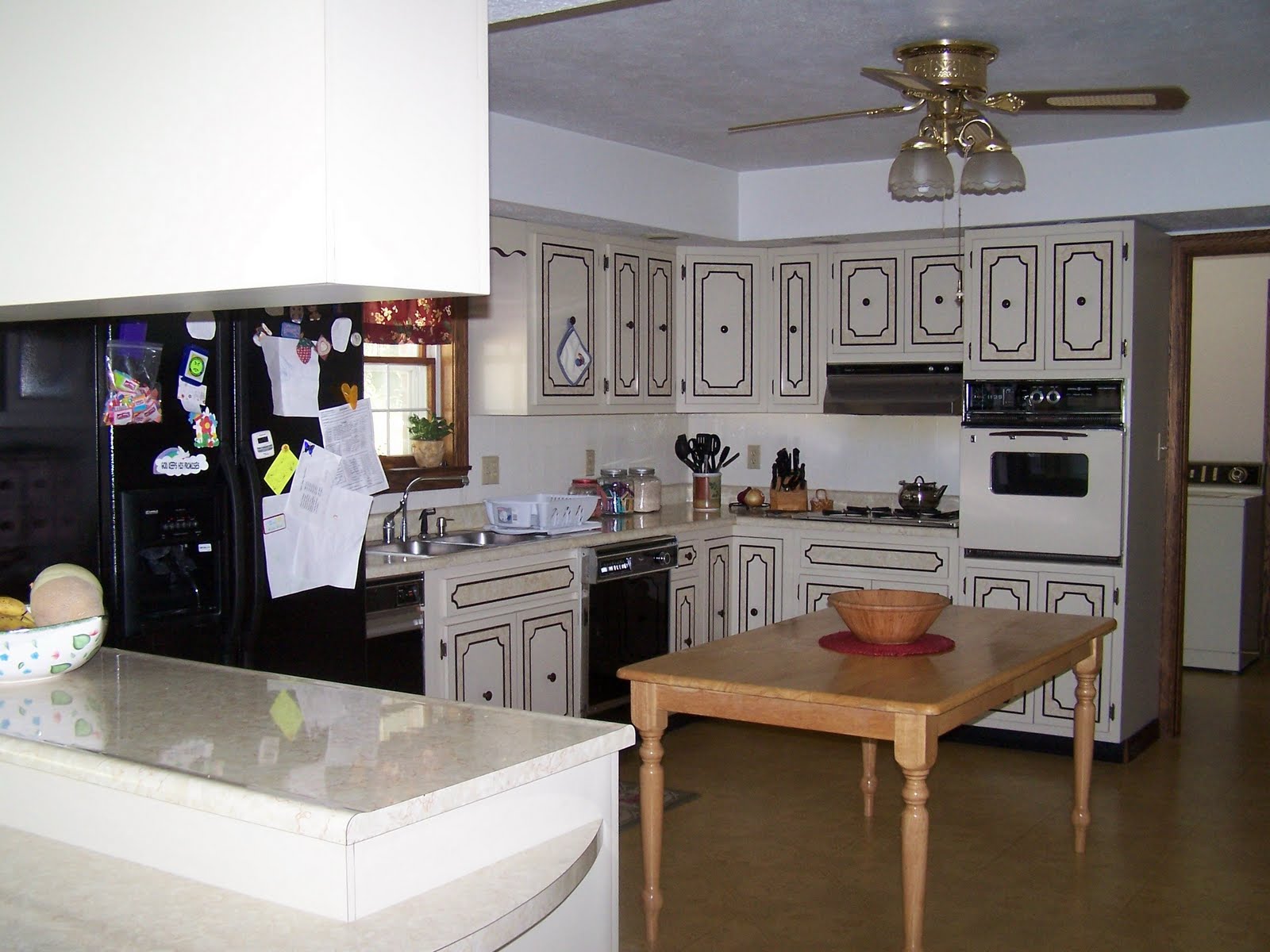 [kitchen+with+table.jpg]