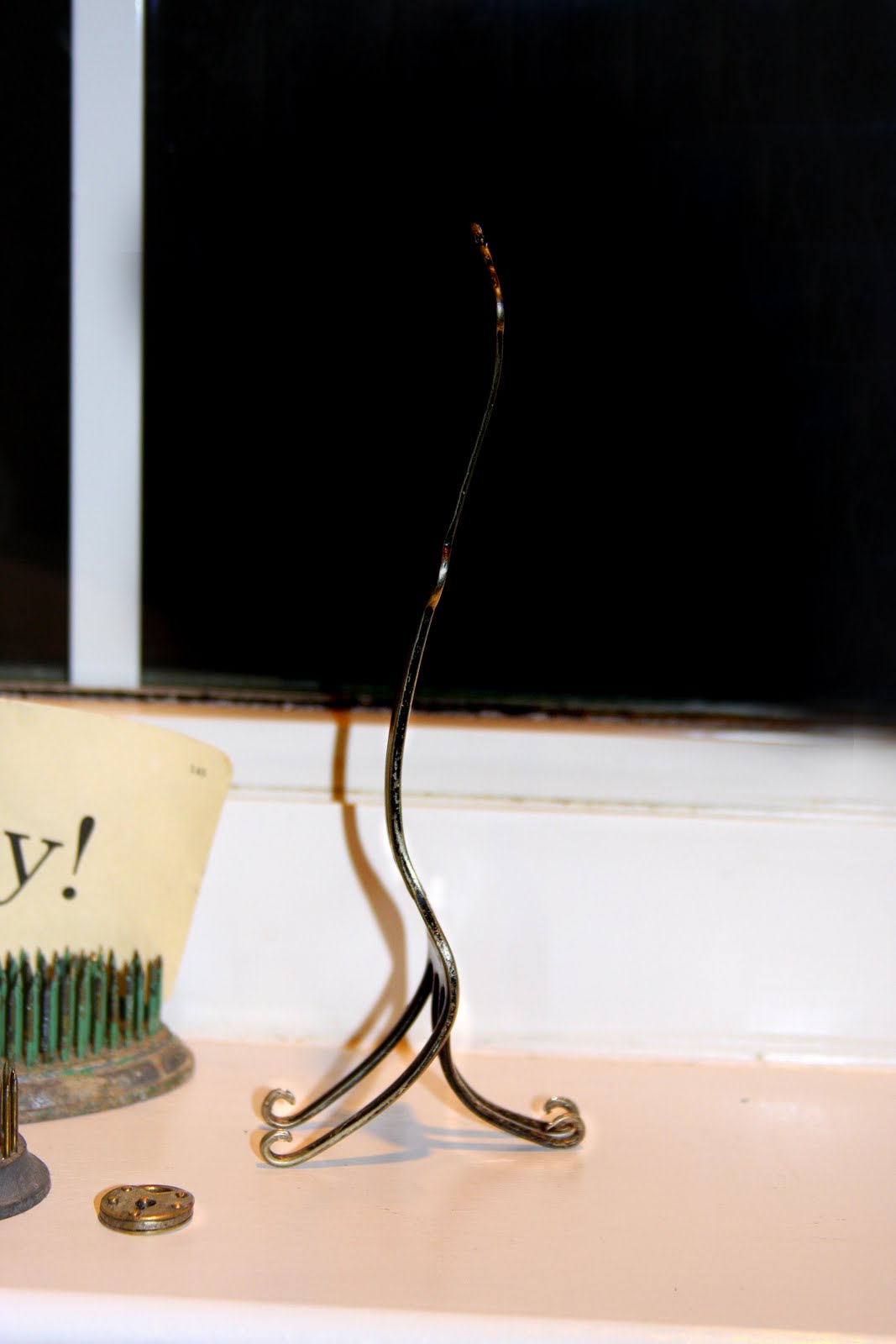 [fork+easel.jpg]
