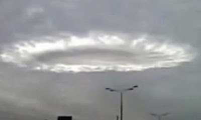 ภาพคลิปวิดีโอ แสงเรืองรอง บนเมฆ เหนือฟ้ากรุงมอสโก ประเทศรัสเซีย