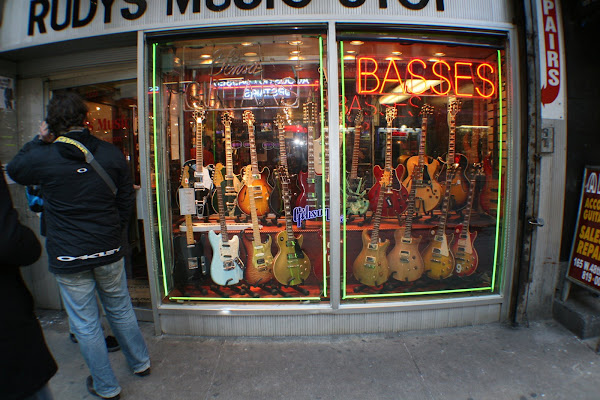 por fuera una tienda pequeña