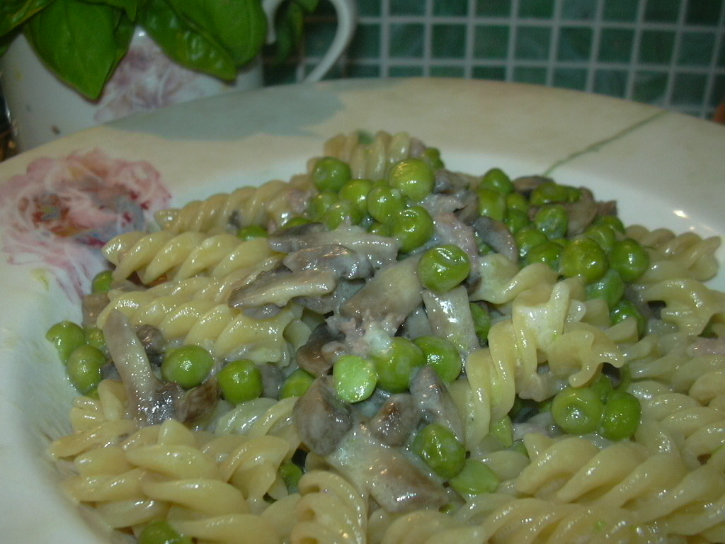 Arycette Pasta con funghi piselli e salsiccia