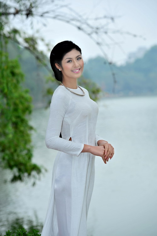 Vietnamese Celeb Ngoc Han - Miss Vietnam 2010
