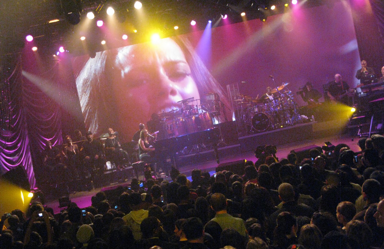 [Alicia_Keys_-_Performing_at_the_Nokia_Theater_on_World_Aids_Day,_NYC_01.23.2009__02.jpg]