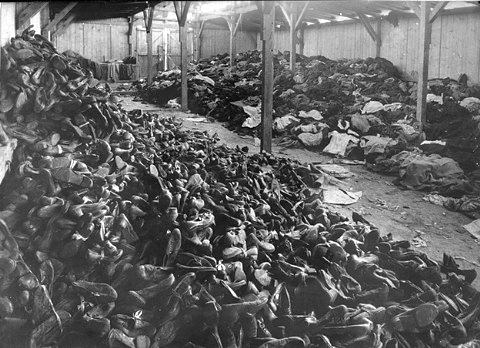 [Auschwitz+zapatos.jpg]