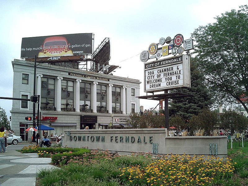 [800px-Downtown_Ferndale_Dream_Cruise.jpg]