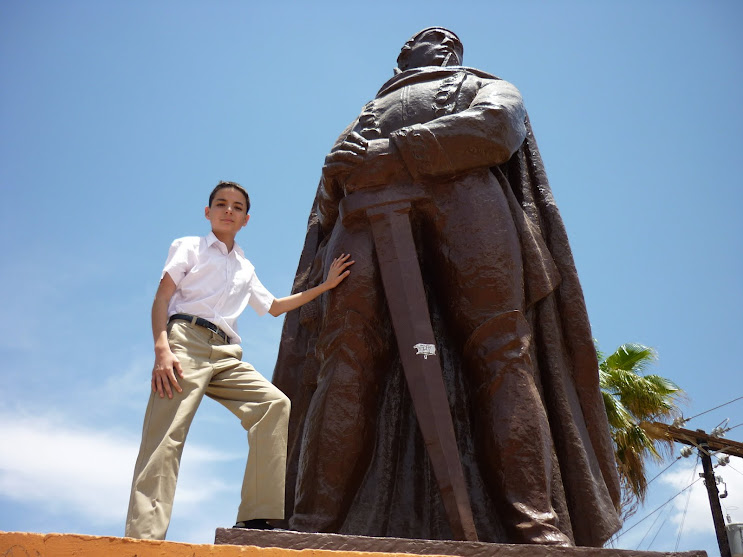 ESTATUA JOSÉ MARÍA MORELOS Y PAVÓN