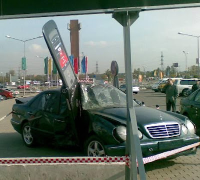 Mercedezs and Cellphone Crash 4