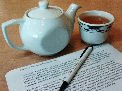 [tea+cup+and+a+kiss.bmp]