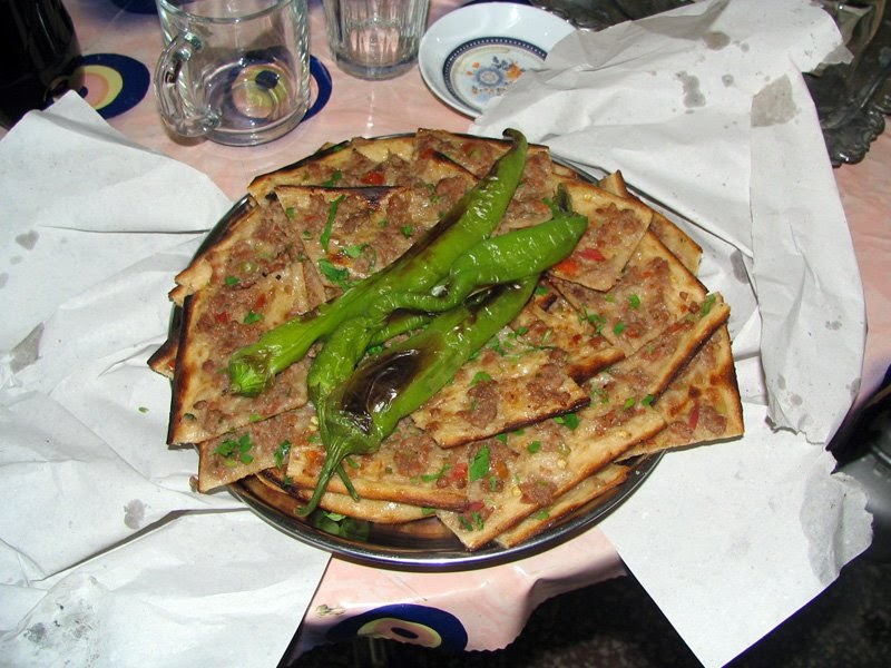 Gezi Rehberi Konya etli ekmeği, hurma şekeri ve Mevlana