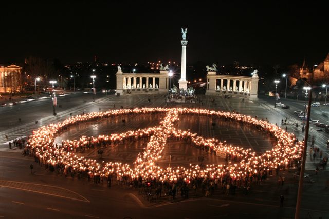 [Budapest_Heroes_Square_small_2.jpg]