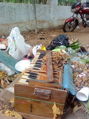 an old discarded harmonium