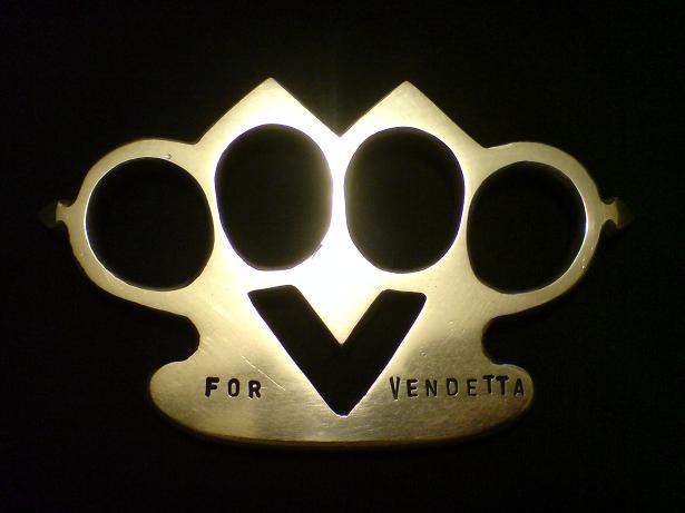 [1.+V+For+Vendetta+knuckle+duster+brass+knuckles+homemade+hand+made+WeaponCollector+(6).JPG]