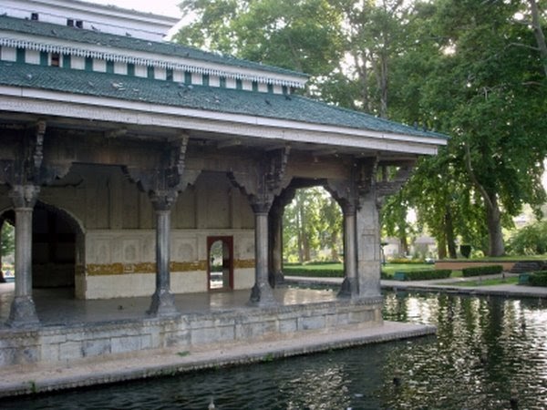 The Shalimar Bagh by Muriel A.E. Brown |Search Kashmir