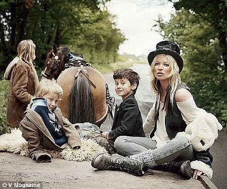 [article-0-063D3B6E000005DC-339_468x391.jpg]