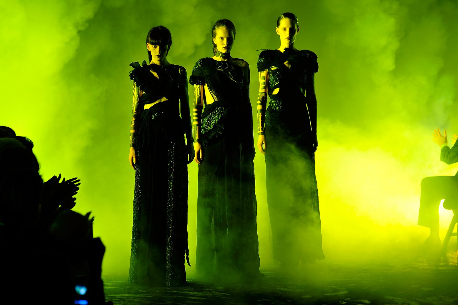 [76205_90792828_10_122_1149lo.jpg]