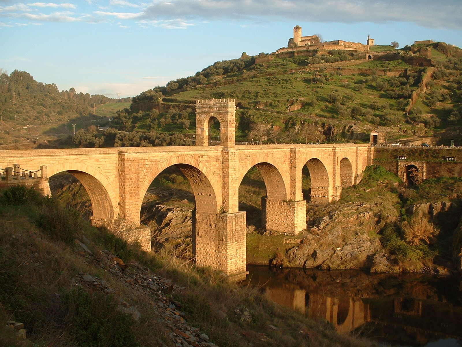 [Bridge_Alcantara.JPG]