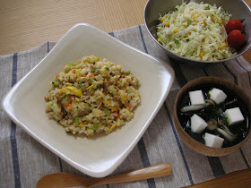 わが家の晩ごはん献立表 北海道 編 納豆チャーハン コールスローサラダ はんぺんのスープ