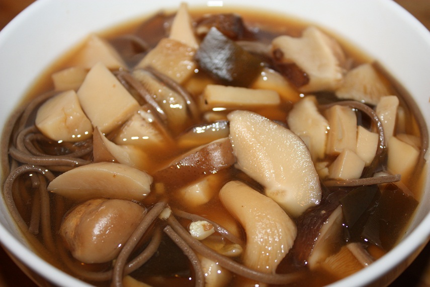 mushroom+soup+with+soba+and+miso+-reduce