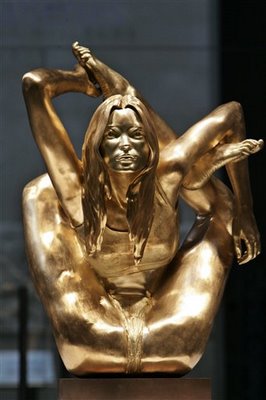 [gold-Kate-Moss-statue.jpg]