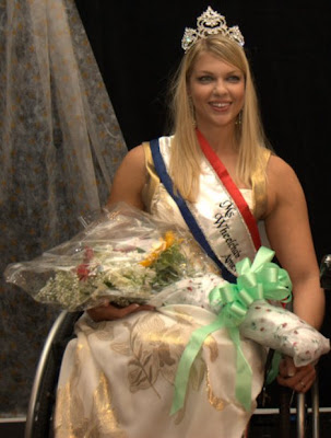 http://2.bp.blogspot.com/_zsyu-6458ic/SI8463_VkLI/AAAAAAAABAc/towZBdKHyS4/s400/michelle+win.jpg