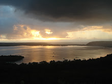 POR DO SOL NA LAGOA MUNDAÚ