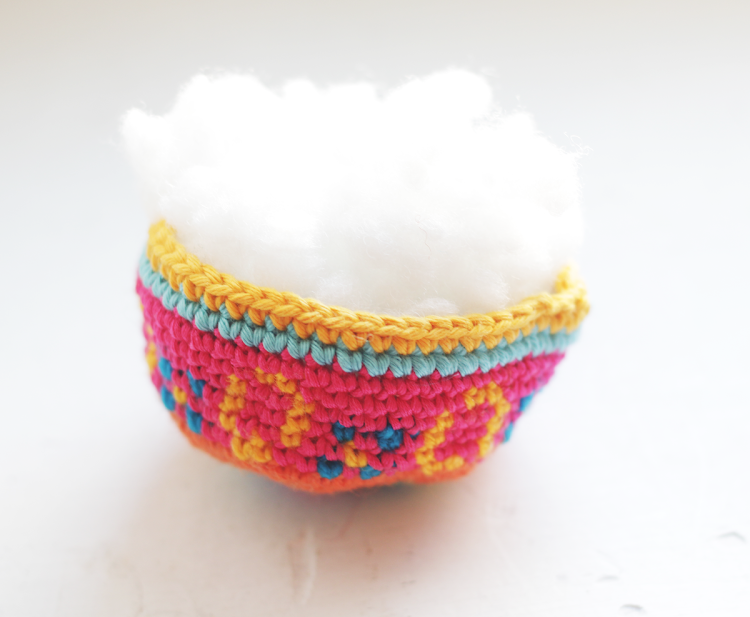 Free amigurumi pattern Easter egg Spaceship by The Sun and the Turtle