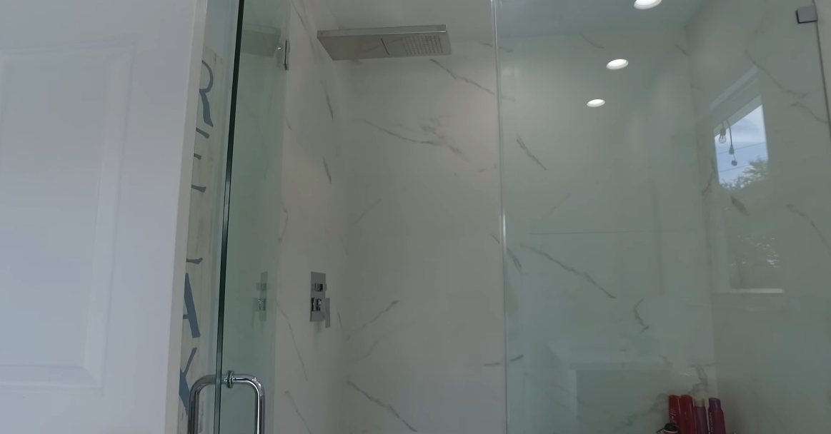 41 Photos vs. 2 MIAMI Waterfront Condos + Private Pool Home Interior Design Tours