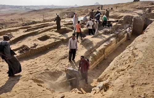 اكتشاف مقبرة  "شيسسكاف عنخ" كبير الأطباء فى مصر العليا والسفلى