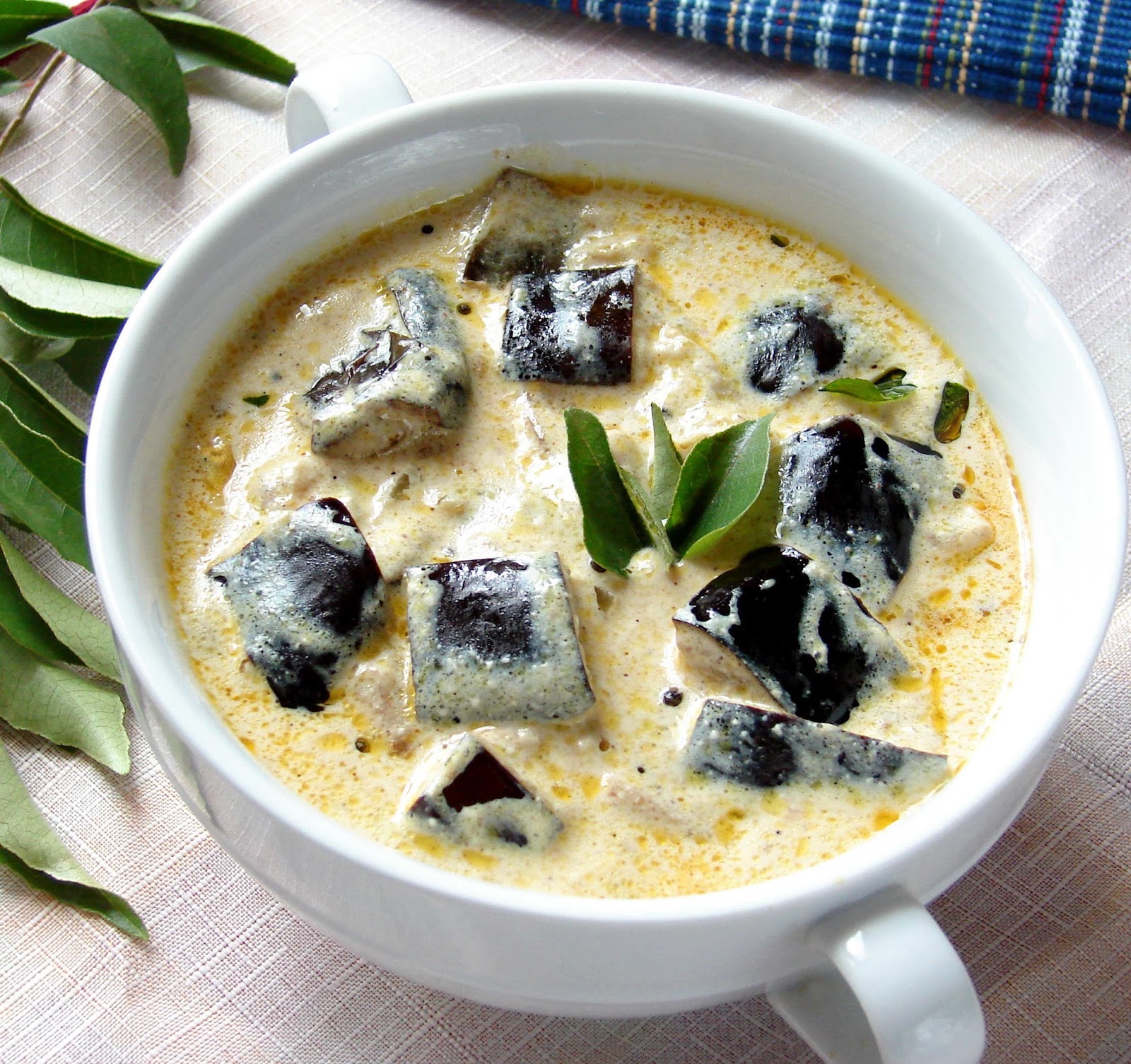 Vazhuthananga Thairu Curry/Eggplant Yogurt Curry