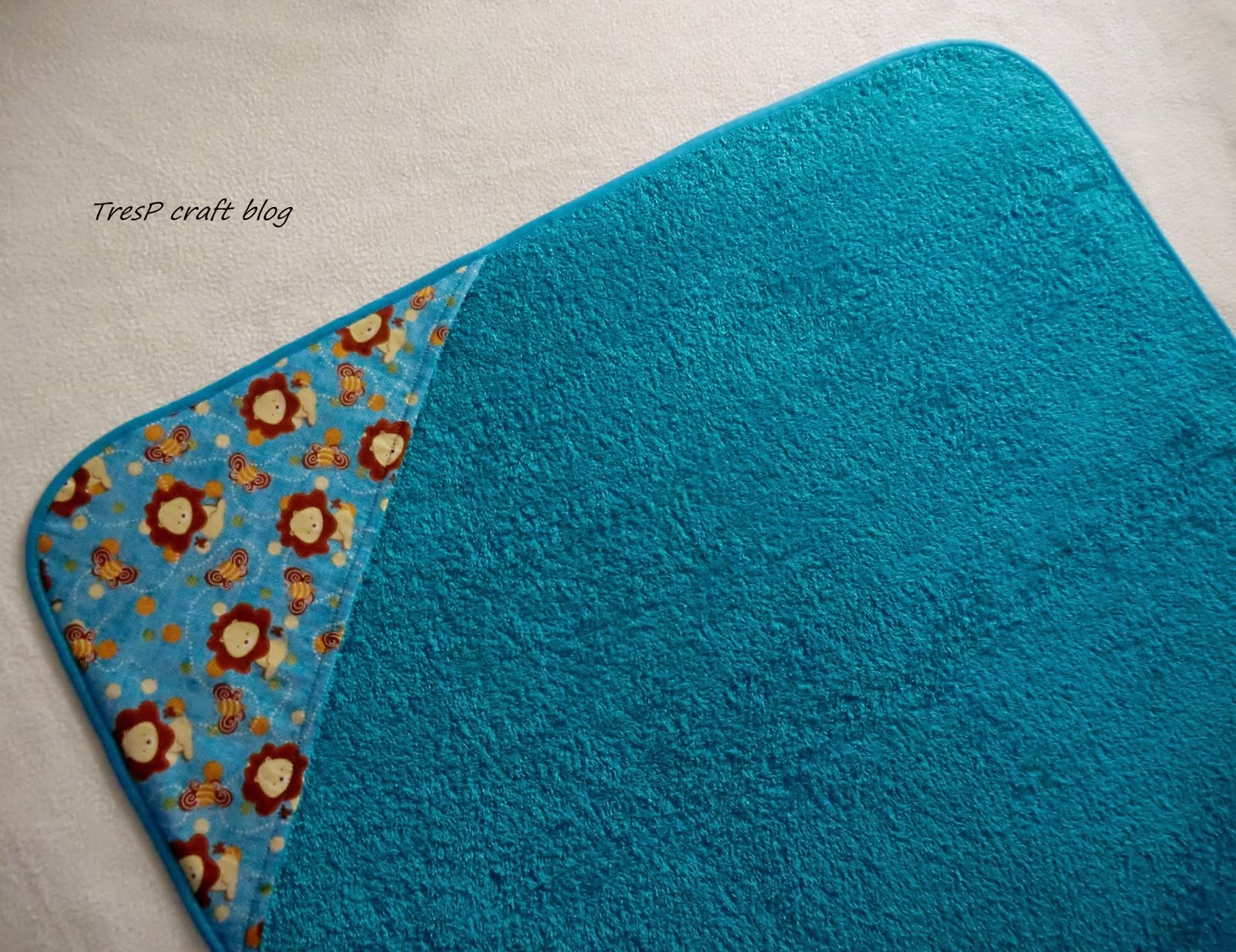 TresP PATRÓN Y TUTORIAL DE TOALLA CON CAPUCHA PARA BEBÉ