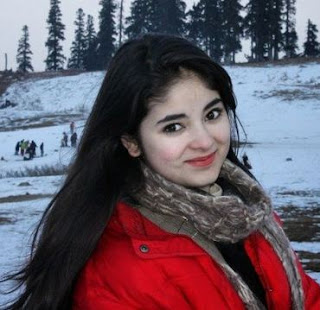 Zaira Wasim Family Husband Son Daughter Father Mother Marriage Photos Biography Profile.