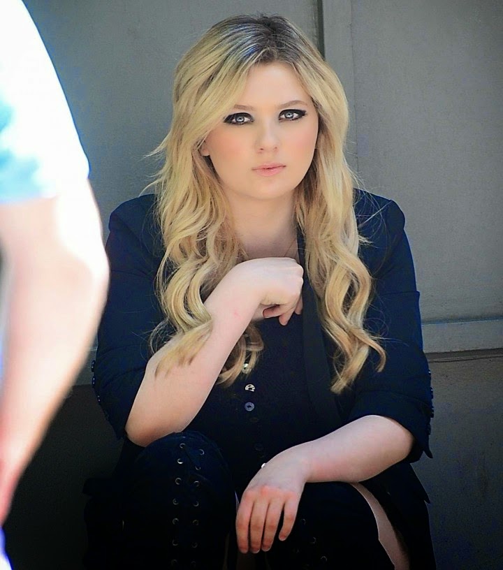 HD beautiful girls wallpaper Beautiful UAE Girl wallpaper