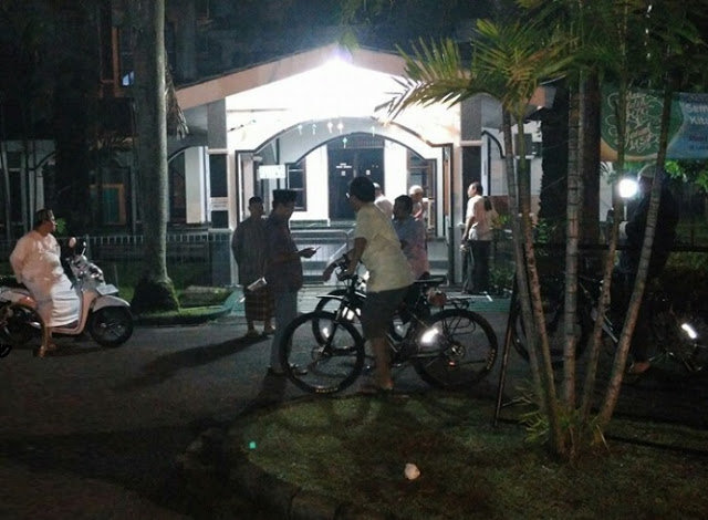 Didatangi Banyak Pemuda yang Tak Dikenal Masjid Bekasi Jadi Ajang Perang Pokemon Didatangi Banyak Pemuda yang Tak Dikenal Masjid Bekasi Jadi Ajang Perang Pokemon