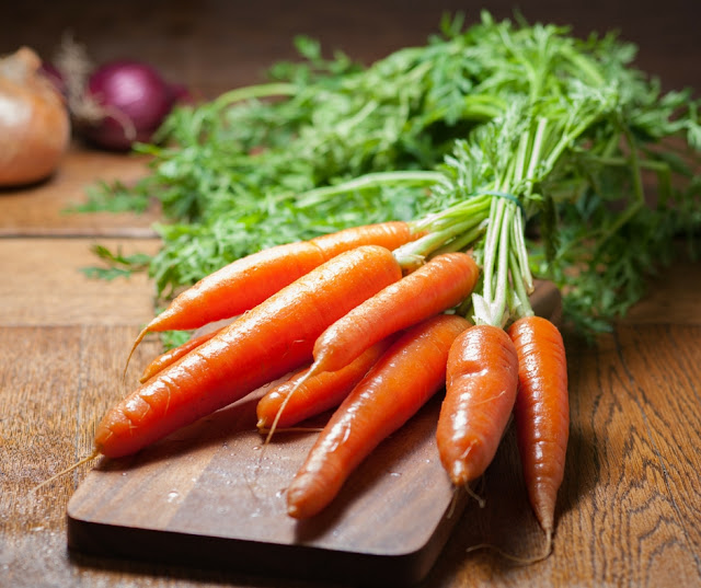 Εποχικότητα φρούτων & λαχανικών: Τα φρούτα και τα λαχανικά του Φεβρουαρίου σε έναν εύχρηστο οδηγό που μπορείς να εκτυπώσεις και να κολλήσεις στο ψυγείο σου