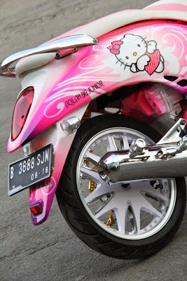 Berikut Gambar Lengkap Motor Honda Scoopy  Modif Hello Kitty 