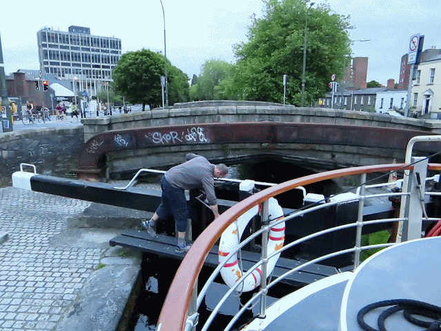 Dublin Canal Cruise: Animated GIF of a man operating the lock