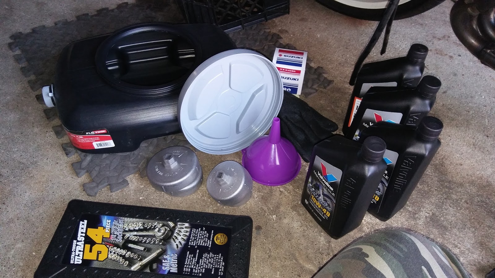 How to do an oil change & air filter on 2011 Suzuki Gsxr 600