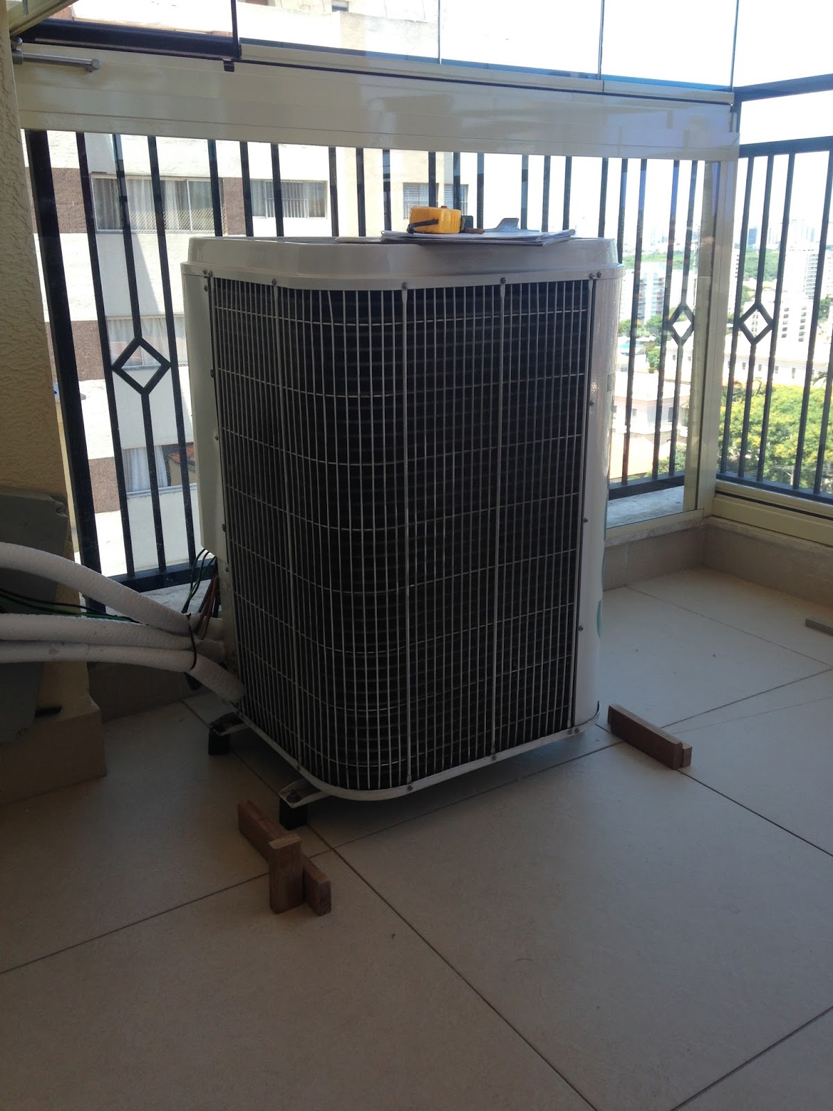 Atelier do Zero Projeto para esconder a máquina de ar condicionado do