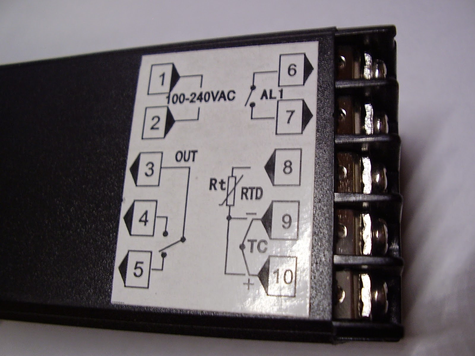 Karosium [Random Teardowns] REXC100 PID Temperature Controller