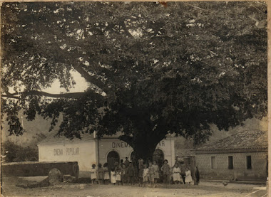 Praça José Justino(Praça da Figueira). Informação recente, foto tirada em 1877.