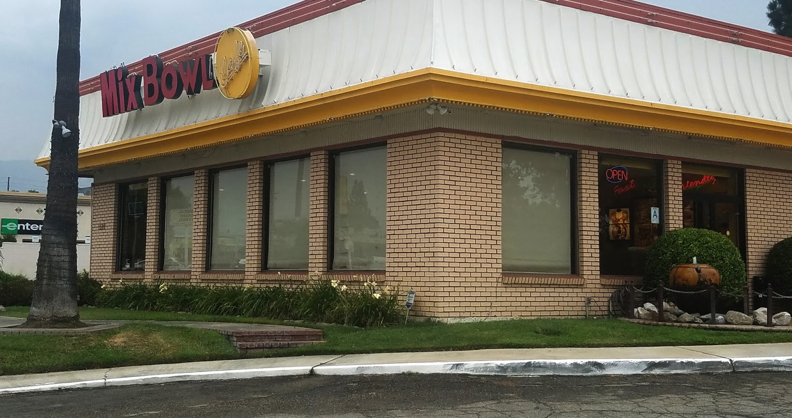 Dining in Pomona Mix Bowl Cafe 1520 Indian Hill Blvd Pomona, CA 91767