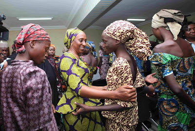 Released%2BChibok%2Bgirls%2Bcry%2Bas%2Bthey%2Bmeet%2Bgovernment%2Bofficials%2B456