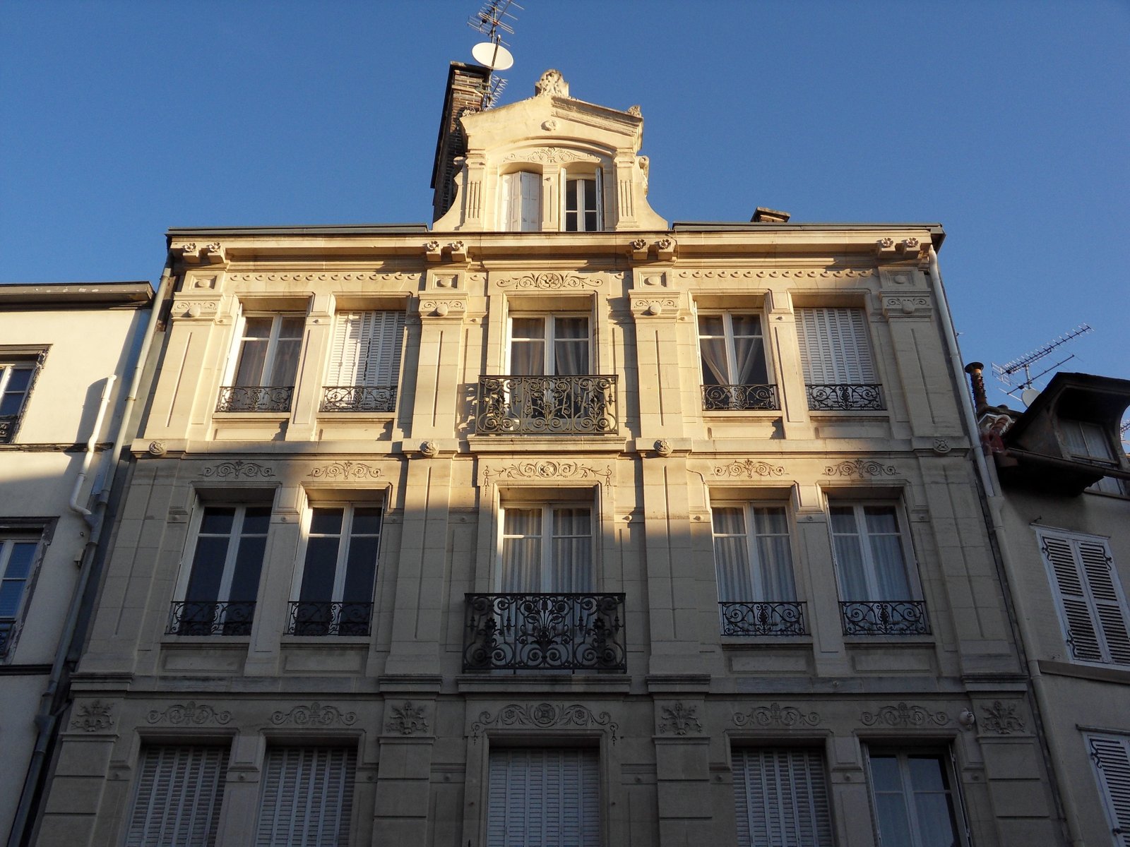 TroyesenChampagne 12, rue du Colonel Driant, hier et aujourd'hui
