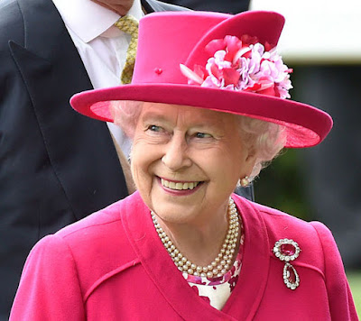 https://2.bp.blogspot.com/--4iYxt6uvLM/VZFR_Nw2ENI/AAAAAAAACdo/5vjnKdZIB-4/s400/Queen-Royal-Ascot-304322.jpg