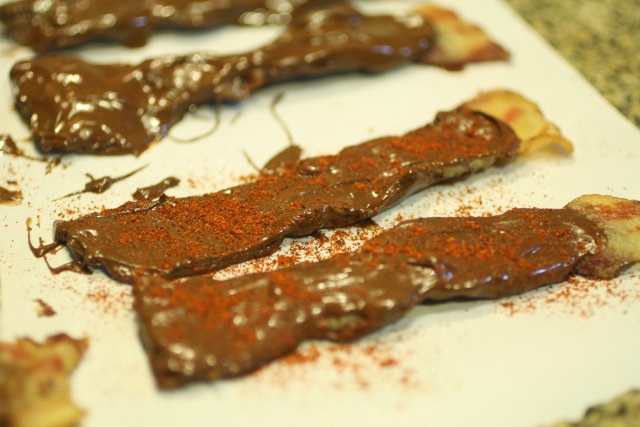 Panceta cubierta en chocolate picante / Chocolate covered bacon Panceta cubierta en chocolate picante / Chocolate covered bacon