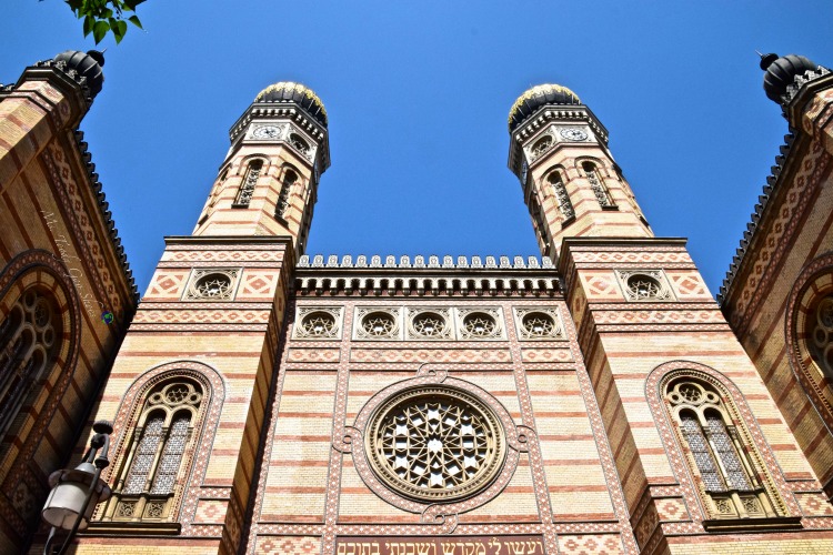 Doheny Synagogue in Budapest  | Ms. Toody Goo Shoes #budapest #danuberivercruise #hungary