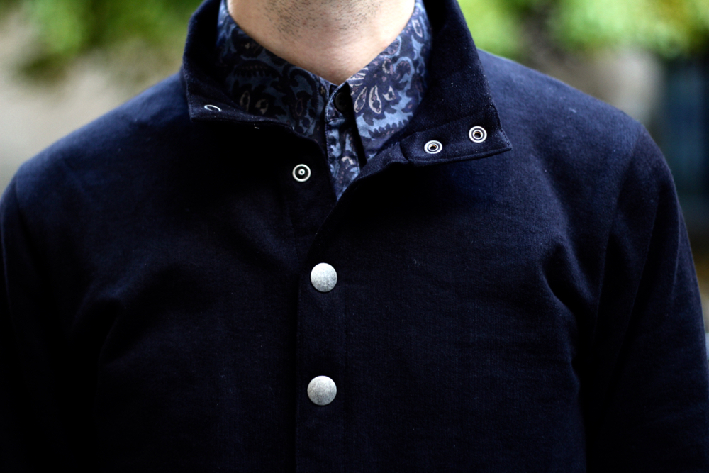 BLOG-MODE-HOMME-VOYAGE-Lifestyle-boots-dries-van-noten-cardigan-forever-agnes-b-pression-pantalon-vert-chemise-paisley-petit-col-bordeaux-preppy