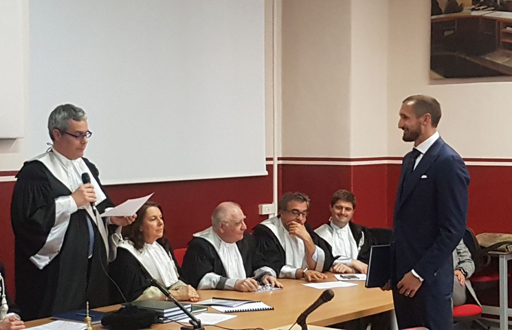 Chiellini stekao diplomu Mastera Poslovne ekonomije Chiellini stekao diplomu Mastera Poslovne ekonomije