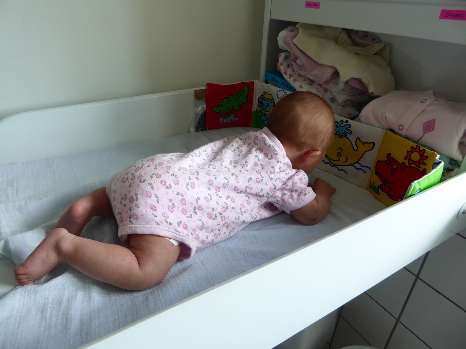 Family FECS Let Baby Lie on Tummy