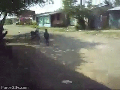 pateando-arena.gif